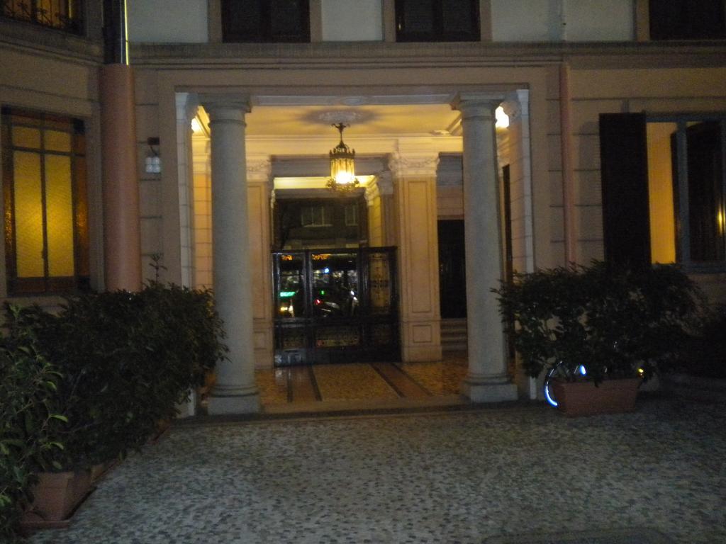 Zebra Rosso Apartment Milan Luaran gambar