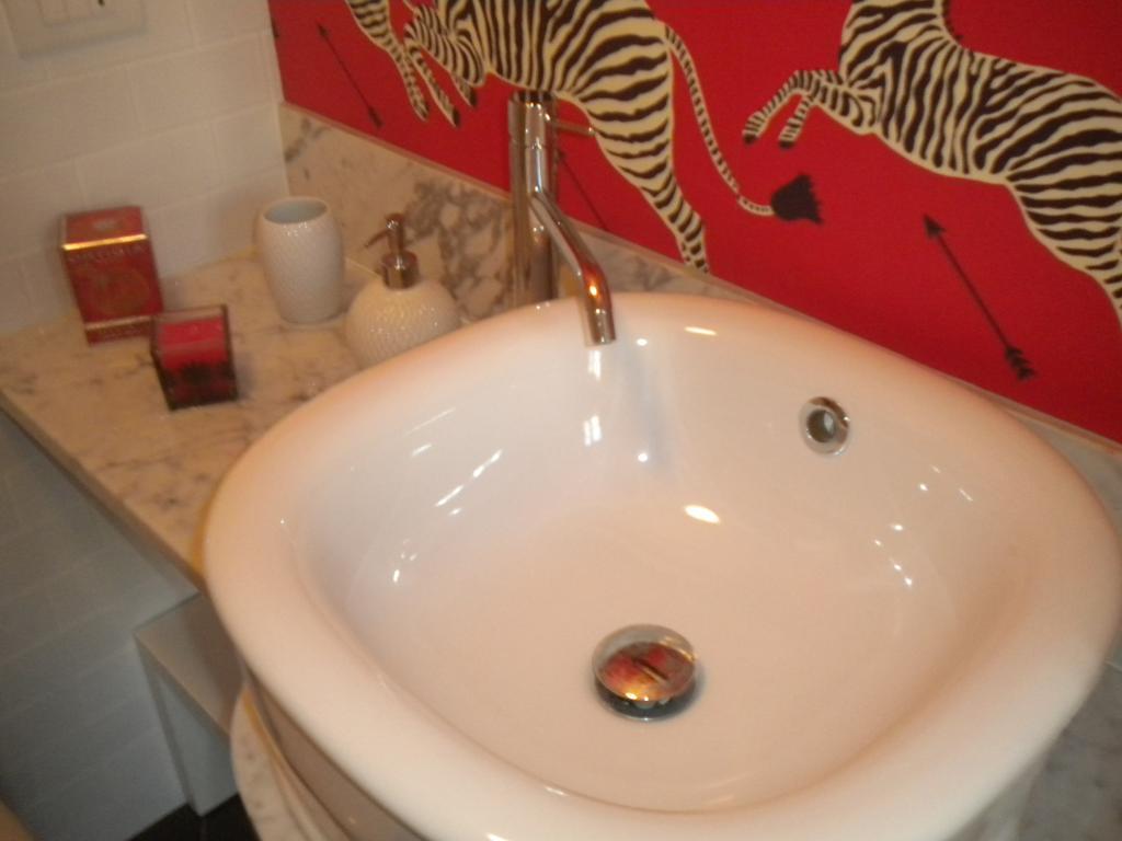 Zebra Rosso Apartment Milan Bilik gambar